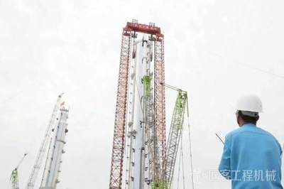 中联重科ZCC12500履带吊 擎天巨臂，力擎超级石化工程新纪元